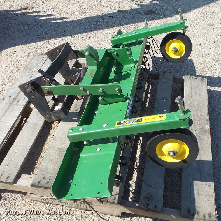 John Deere thatcher in Hutchinson, KS Item ET9521 sold Purple Wave