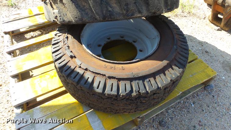 image for item ET9522 (2) tires and wheels