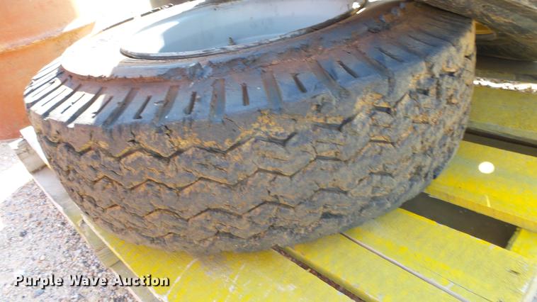 image for item ET9522 (2) tires and wheels