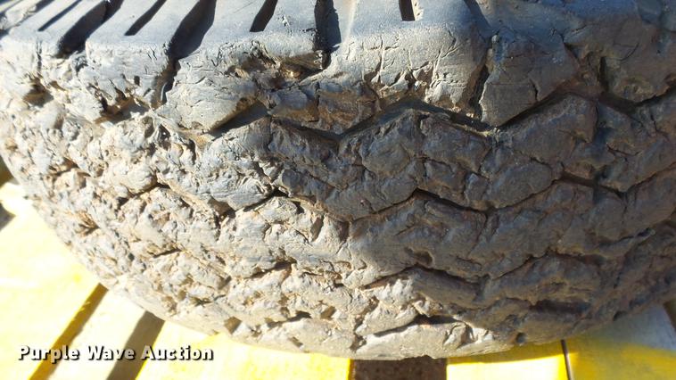 image for item ET9522 (2) tires and wheels