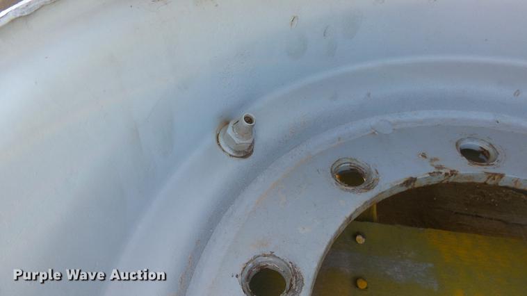 image for item ET9522 (2) tires and wheels