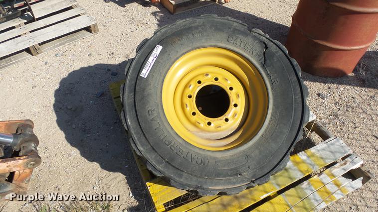 image for item ET9522 (2) tires and wheels