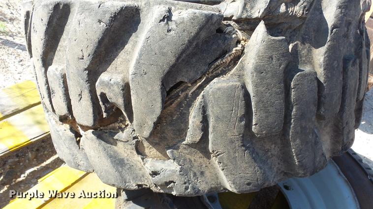 image for item ET9522 (2) tires and wheels