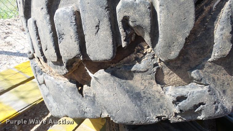 image for item ET9522 (2) tires and wheels