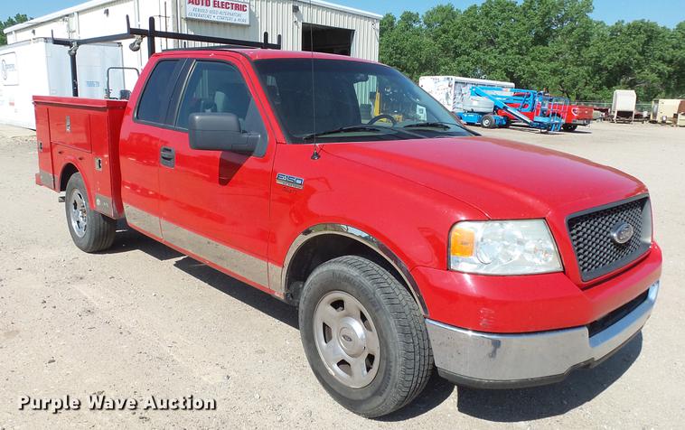 image for item ET9530 2005 Ford F150 SuperCab utility bed pickup truck