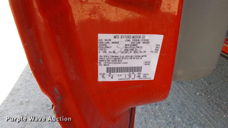 image for item ET9530 2005 Ford F150 SuperCab utility bed pickup truck