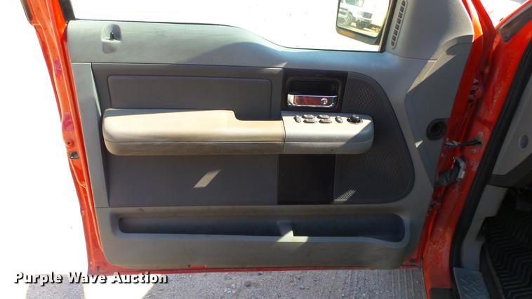 image for item ET9530 2005 Ford F150 SuperCab utility bed pickup truck