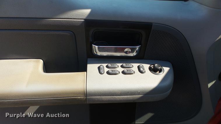 image for item ET9530 2005 Ford F150 SuperCab utility bed pickup truck