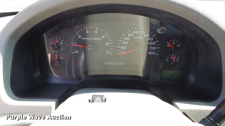 image for item ET9530 2005 Ford F150 SuperCab utility bed pickup truck