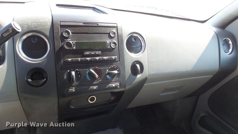 image for item ET9530 2005 Ford F150 SuperCab utility bed pickup truck