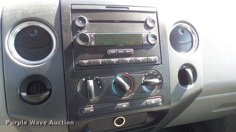 image for item ET9530 2005 Ford F150 SuperCab utility bed pickup truck