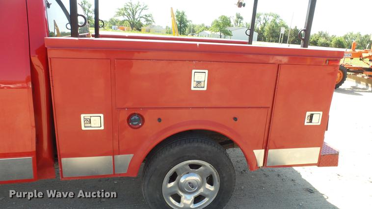 image for item ET9530 2005 Ford F150 SuperCab utility bed pickup truck