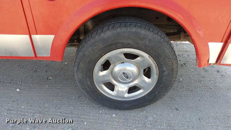 image for item ET9530 2005 Ford F150 SuperCab utility bed pickup truck