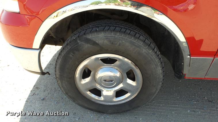 image for item ET9530 2005 Ford F150 SuperCab utility bed pickup truck