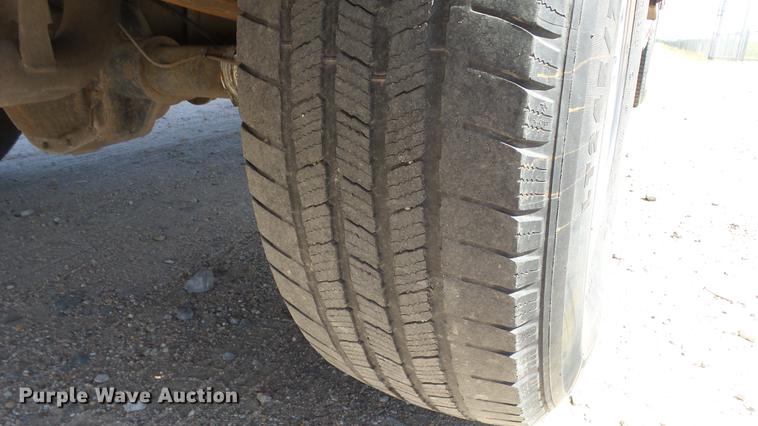 image for item ET9530 2005 Ford F150 SuperCab utility bed pickup truck