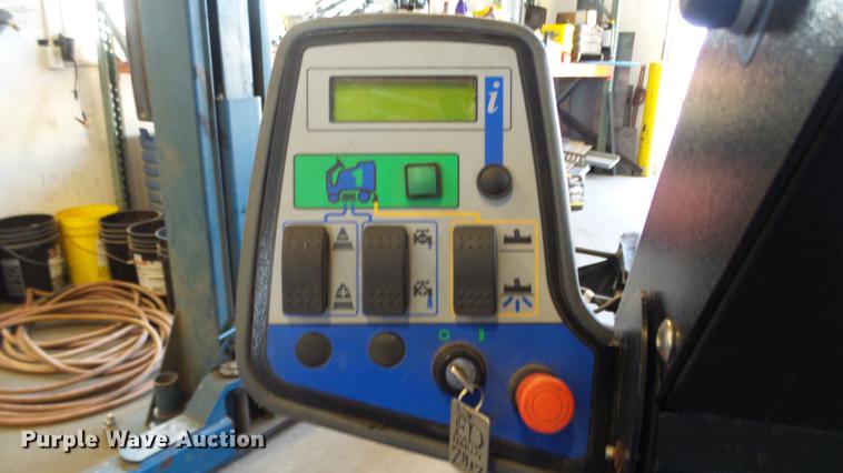 image for item ET9539 Windsor Saber Glide floor scrubber