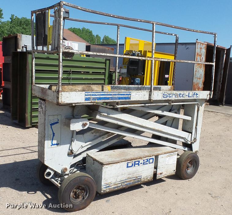 image for item ET9544 Strato Lift DR-20 scissor lift