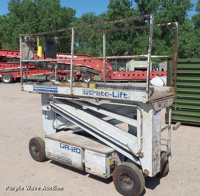 image for item ET9544 Strato Lift DR-20 scissor lift