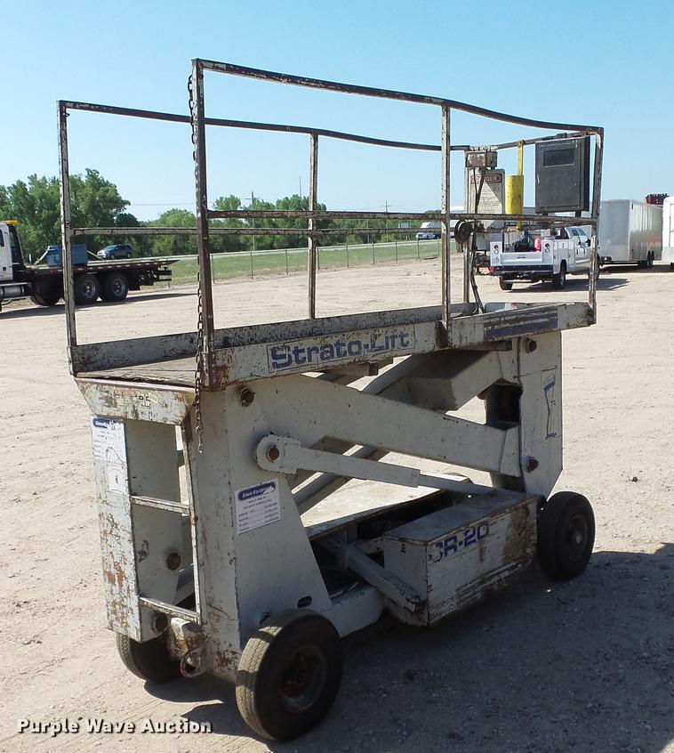 image for item ET9544 Strato Lift DR-20 scissor lift