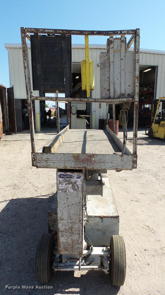 image for item ET9544 Strato Lift DR-20 scissor lift