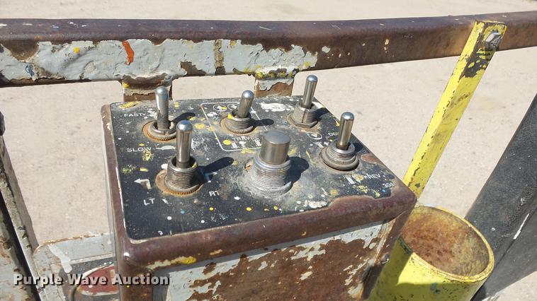 image for item ET9544 Strato Lift DR-20 scissor lift