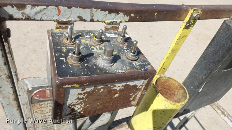 image for item ET9544 Strato Lift DR-20 scissor lift