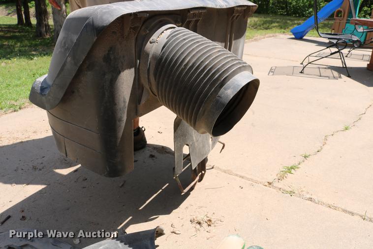 image for item EW9246 John Deere bagging system