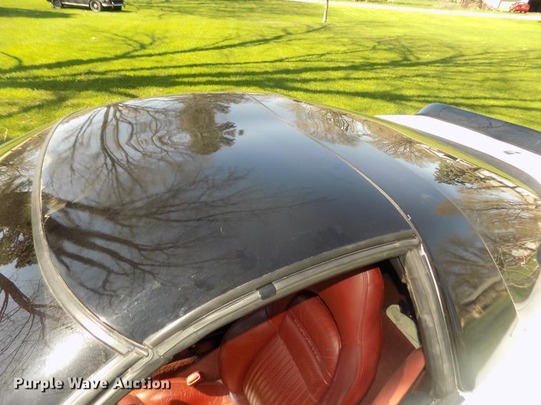 image for item G1144 1998 Chevrolet Corvette C-5