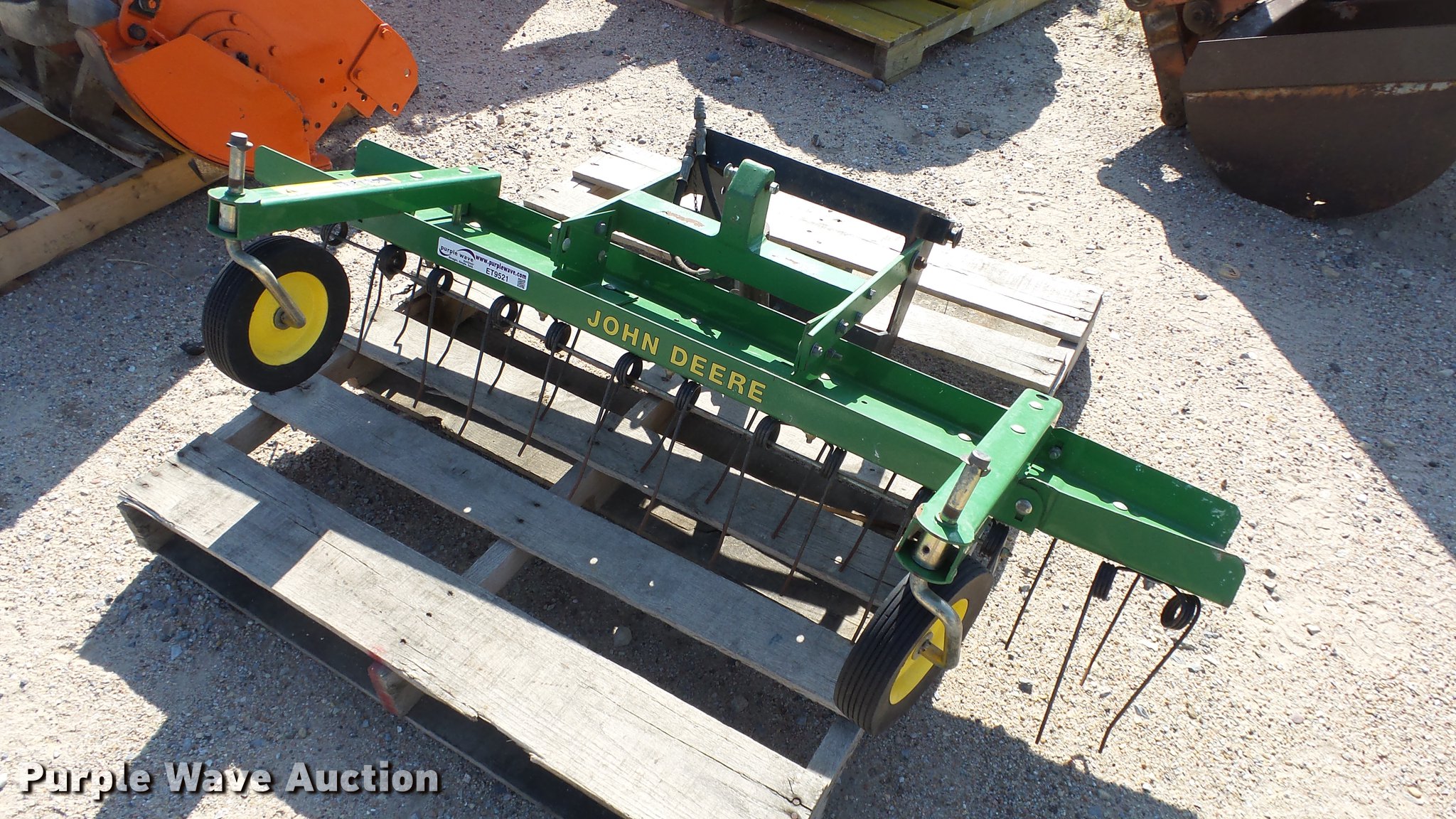 John Deere thatcher in Hutchinson, KS Item ET9521 sold Purple Wave