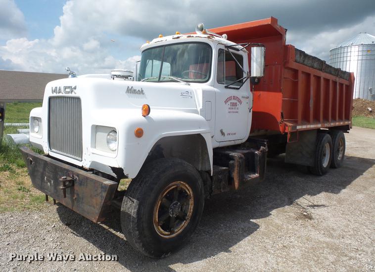image for item DB6051 1975 Mack R686ST dump truck