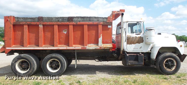 image for item DB6051 1975 Mack R686ST dump truck