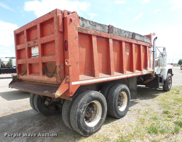 image for item DB6051 1975 Mack R686ST dump truck