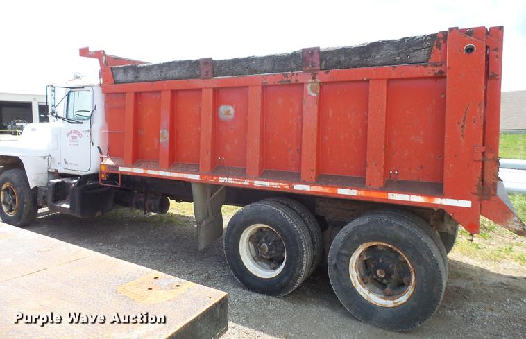 image for item DB6051 1975 Mack R686ST dump truck