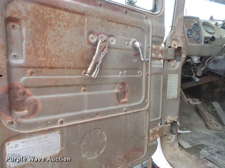 image for item DB6051 1975 Mack R686ST dump truck