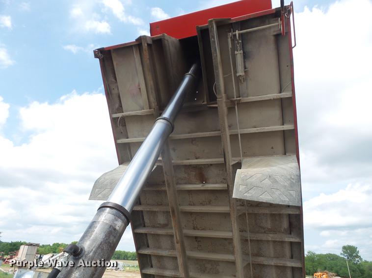 image for item DB6051 1975 Mack R686ST dump truck