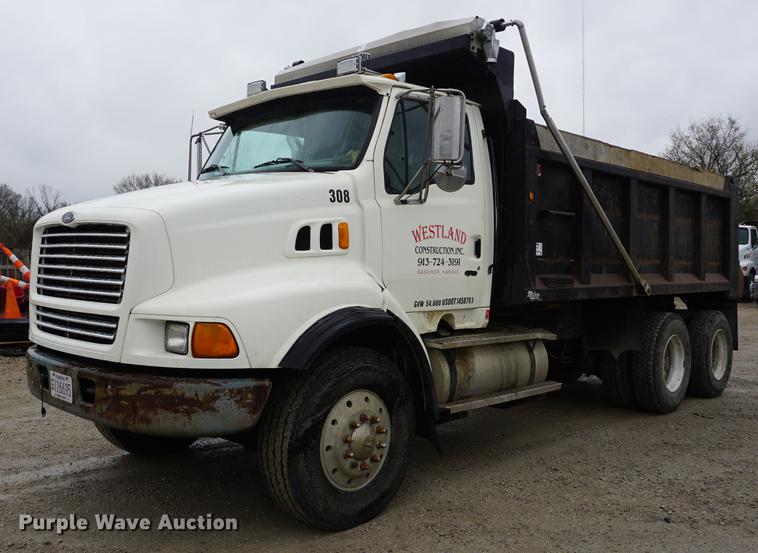 image for item DB6182 1998 Ford LT8513 Louisville 113 dump truck