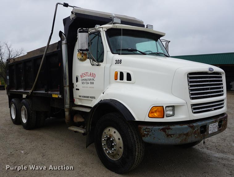 image for item DB6182 1998 Ford LT8513 Louisville 113 dump truck