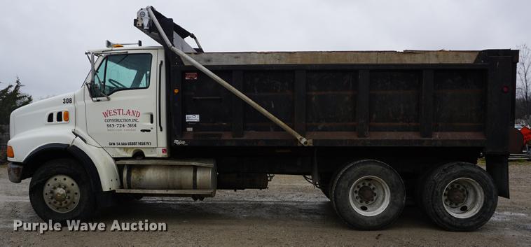 image for item DB6182 1998 Ford LT8513 Louisville 113 dump truck
