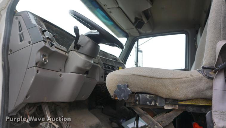 image for item DB6182 1998 Ford LT8513 Louisville 113 dump truck