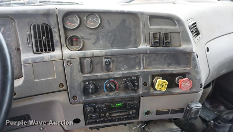 image for item DB6182 1998 Ford LT8513 Louisville 113 dump truck