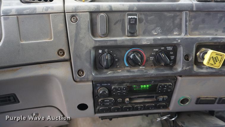 image for item DB6182 1998 Ford LT8513 Louisville 113 dump truck