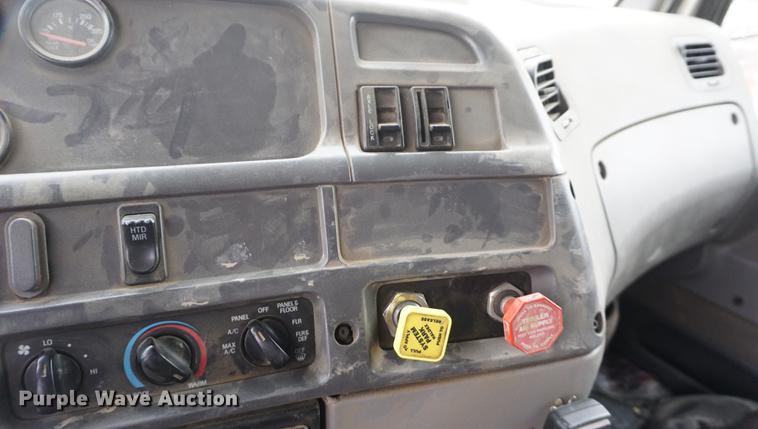 image for item DB6182 1998 Ford LT8513 Louisville 113 dump truck