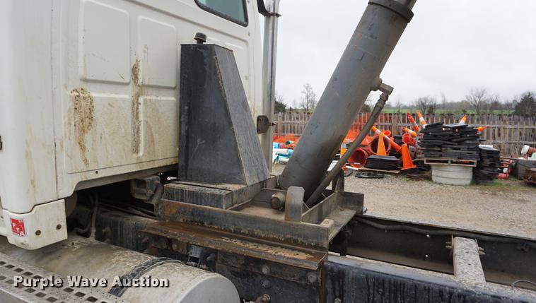 image for item DB6182 1998 Ford LT8513 Louisville 113 dump truck