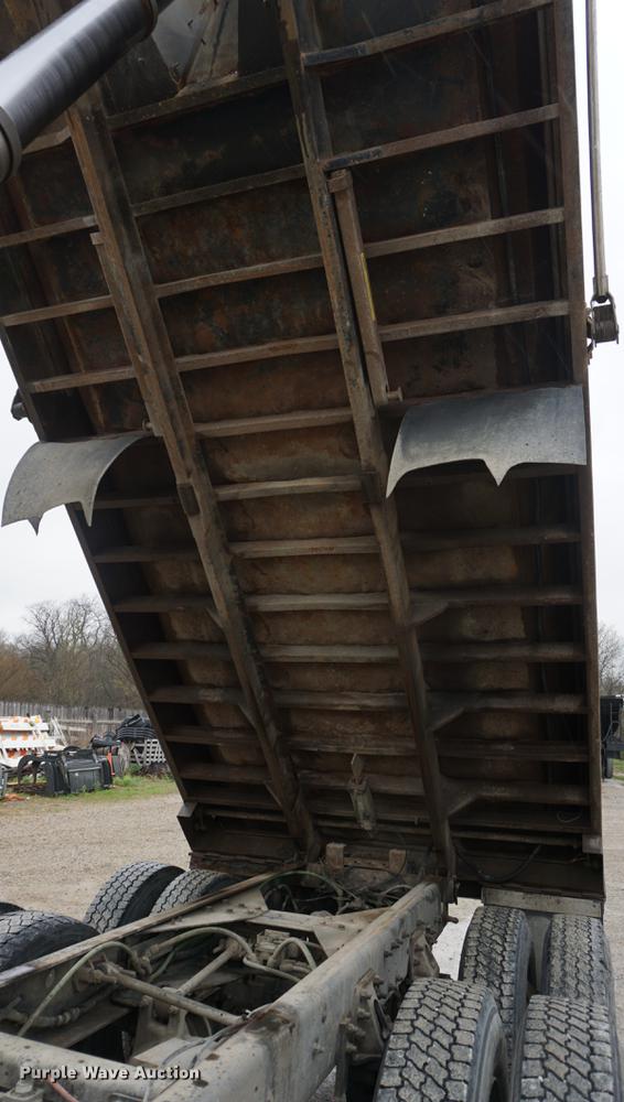 image for item DB6182 1998 Ford LT8513 Louisville 113 dump truck