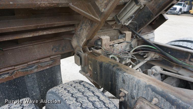 image for item DB6182 1998 Ford LT8513 Louisville 113 dump truck