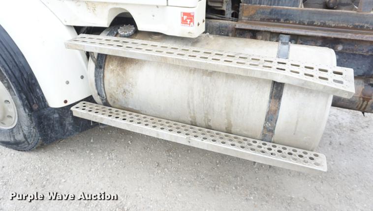 image for item DB6182 1998 Ford LT8513 Louisville 113 dump truck