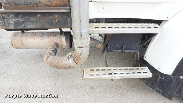 image for item DB6182 1998 Ford LT8513 Louisville 113 dump truck