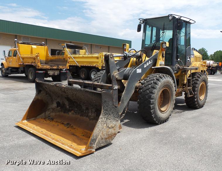image for item DB7127 2004 John Deere 444J wheel loader