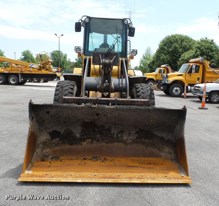 image for item DB7127 2004 John Deere 444J wheel loader