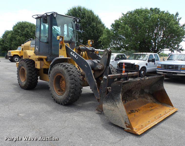 image for item DB7127 2004 John Deere 444J wheel loader